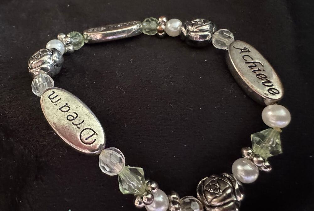 Inspirational Stretch Bracelet Believe Dream Achieve Beaded Pearl B041